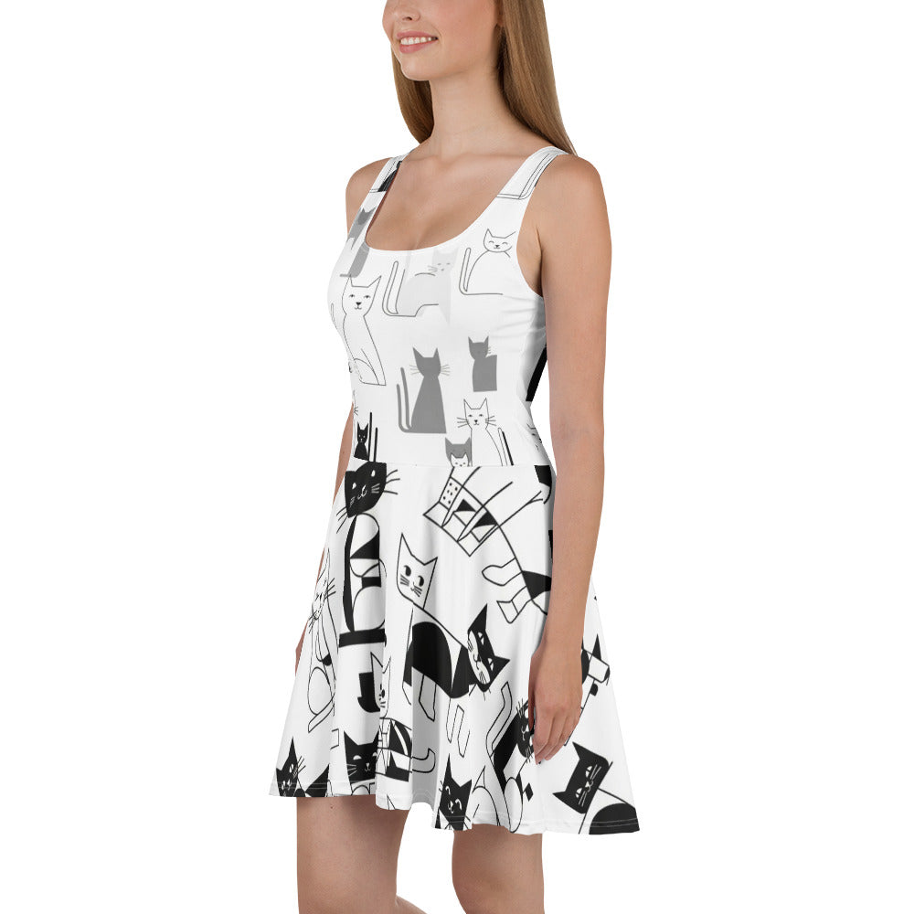 Mouwloze skaterjurk met abstracte kattenprint. Midi-lengte damesjurk met elegant design.